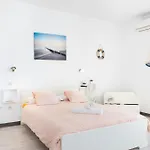 Domus Playa Paraiso 아데제